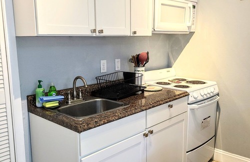 Warm Mineral Springs House | GREAT 1 BDRM ACROSS FROM WARM MINERAL SPRING