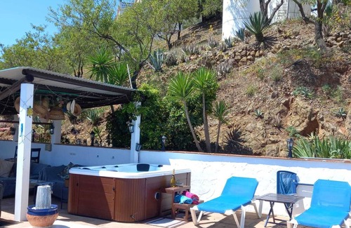 Comares Apartment | Great 1 Bedroom Studio with wonderful views, Swimming Pool and Jacuzzi