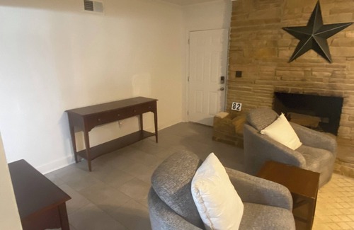 Tuscaloosa House | Great 2-bedroom house for Gamedays of a Family getaway! Only 2.8 miles to BDS!