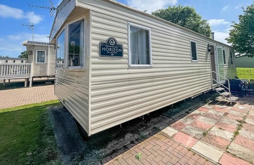 Clacton-on-Sea House | Great 8 berth caravan at Highfield Grange Holiday Park ref 26604P