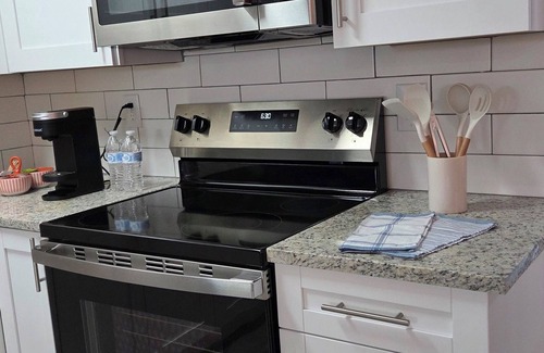 Marthas Vineyard House | Great accomodation within walking distance of Port Richey atractions.