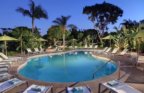 San Diego Hotel | Great Amenities! Five Pools Onsite! Close to San Diego Airport & Mission Beach!
