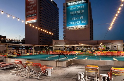 Downtown Las Vegas Hotel | Great Amenities! Parking, Pool! Close to CityCenter, Shark Reef Aquarium!