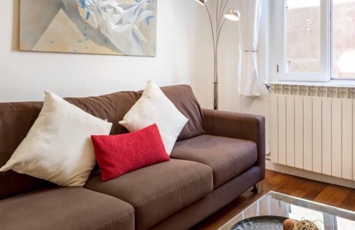 Old Town Apartment | Great Apt for 4 in NICE Old Town, AC