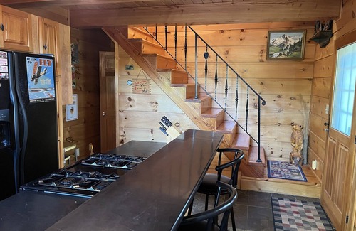 Maryland House | Great Catch Cabin - Exquisite Log Cabin on Goodyear Lake w/hot tub