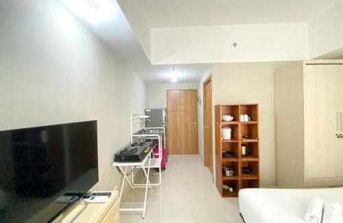 Duren Sawit Apartment | Great Choice Studio Apartment Gateway Park LRT City Jatibening By Travelio