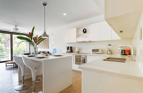 R Condo | Great condo - close to everything