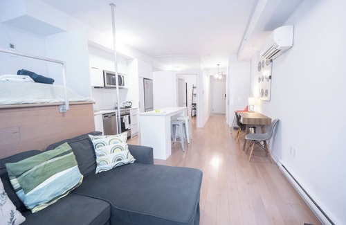 Quartier des Spectacles Apartment | Great condo for 4 guests with parking