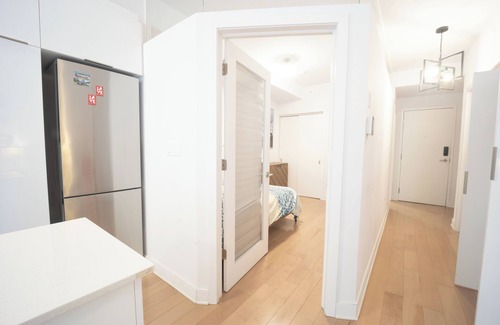 Quartier des Spectacles Apartment | Great condo for 4 guests with parking
