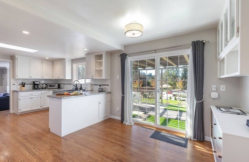 Sebastopol House | Great country property close to town and wineries in Sebastopol