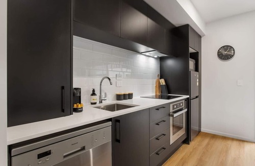 Linwood Apartment | Great Deals at New Upmarket Appt
