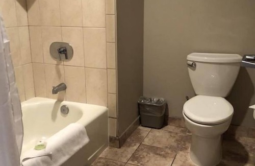 Killeen Hotel | GREAT ESCAPE! 1 COMFY UNIT, POOL!