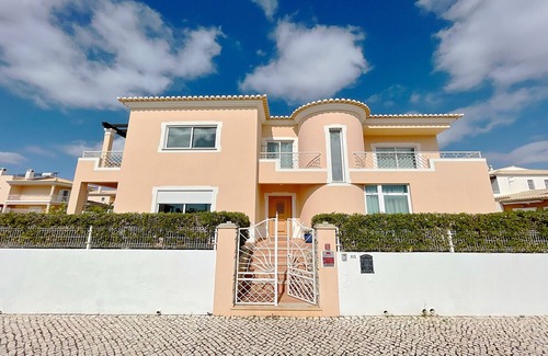 Porto de Mos House | Great Family 4 bedroom Villa w/private Pool, 5 to10 min walk to the Beach
