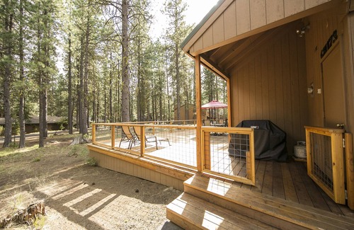 Black Butte Ranch Cabin | Great Family Cabin with resort hot tubs and pools.