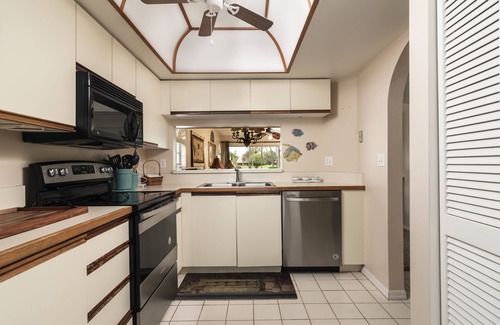 Gleneagles Condo | Great first floor unit with easy access has everything.nmultiple month discounts