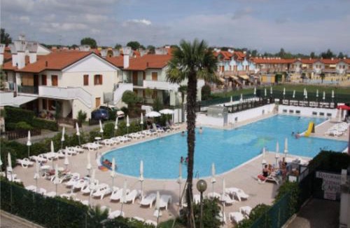 Rosapineta Apartment | Great flat in a residence with pool in Rosolina