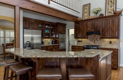 Henrico House | GREAT for FAMILIES, beautiful waterfront, kayaks, firepit, pool table, & more!