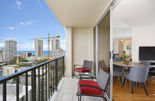 Waikiki Condo | Great for Families! Partial Ocean/Canal/Diamond Head Views! Pool, Wi-Fi, Prkg