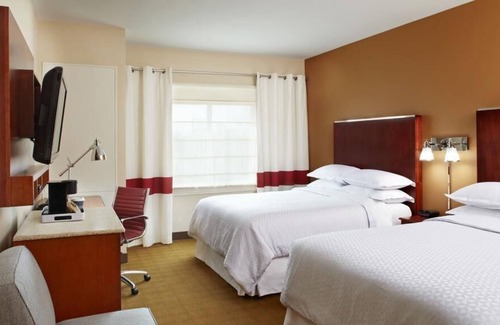 Southeast Houston House | Great for Groups! 3 Comfortable Units, Onsite Pool, FREE Parking