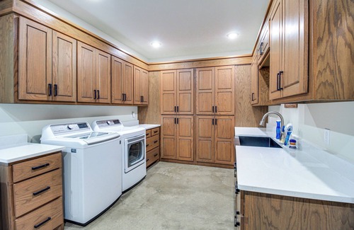 Lawrence County House | Great for Groups: Creekside Cabin in Loretto