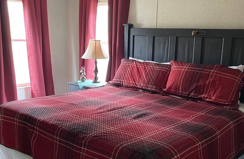 Bryson City House | Great for large groups. Minimum 5 10% discount for 5 day stay for 4th of July.