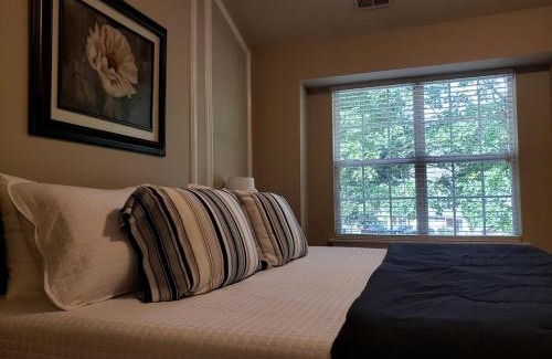 Davis Lake - Eastfield House | Great Getaway Charlotte