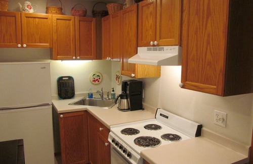 Sturgeon Bay Apartment | Great Getaway with Lots of Comfort and Charm!