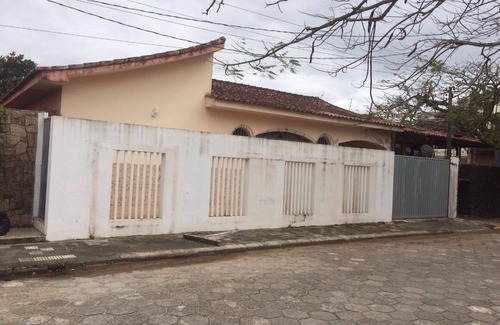 Praia dos Sonhos House | Great home ! At the corner of the beach
