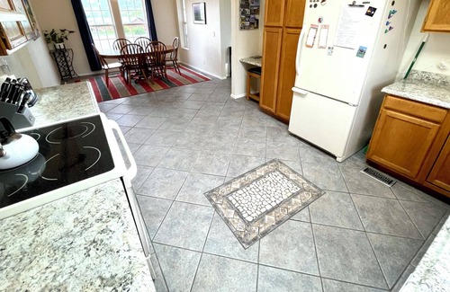 Salida House | Great Home for Groups and Families! Sleeps 10 with Patio and Yard