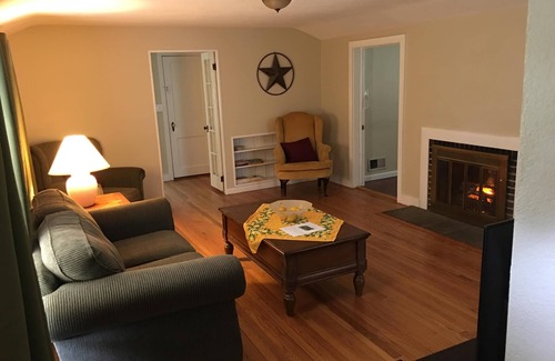 North Haven House | Great House 10 Mins to Yale-New Haven and Quinnipac University