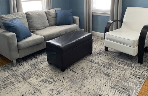 Des Moines House | Great House for longer term guests! 2 bedroom