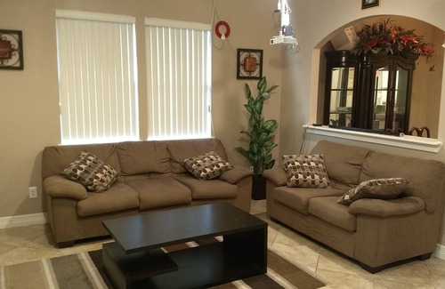 Irving House | Great house in a great location in the center