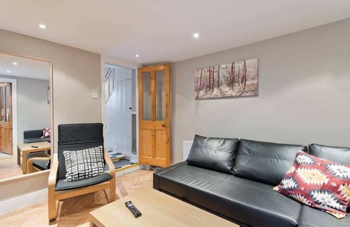 Ranelagh House | Great House Trendy Ranelagh 3bed 2bath TV and WIFI