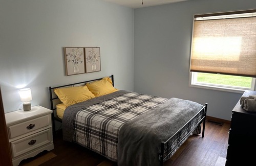 Penfield House | Great house with plenty of space for your guests- PETS STAY FREE