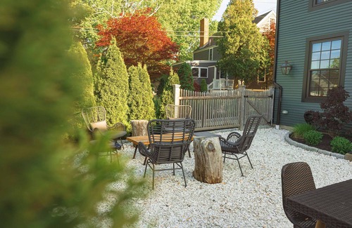 New Castle Apartment | Great Island Inn - King Studio Apt - Main Street View