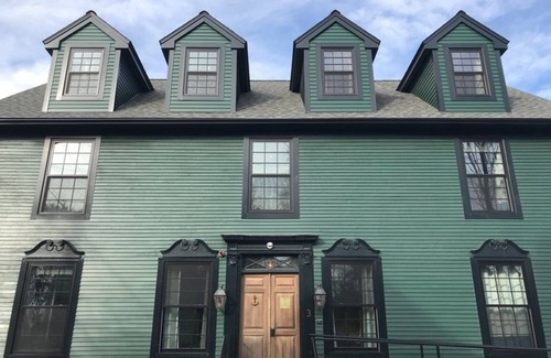 New Castle Apartment | Great Island Inn - Queen Studio Apt - Village View