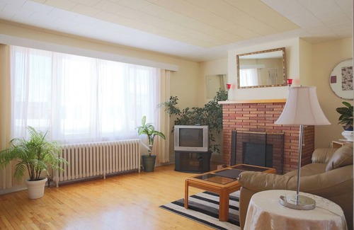 Geraldton House | Great Large Character House, Deck, Gazebo, & Yard - Walk to All Amenities