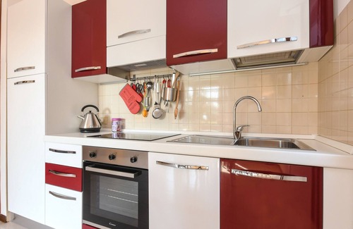 Portese Apartment | Great Location with Charming Patio - Prato Verde - Girasole