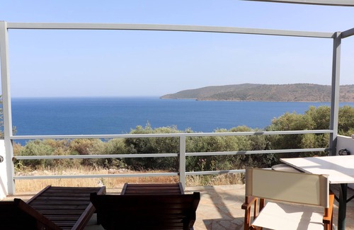 Karvelas House | Great located, extravagant holiday house above the sea | Lakonia, Peloponnese