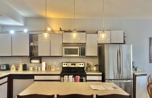 Bloomington Condo | Great Location! 1-bedroom condo in Downtown Bloomington