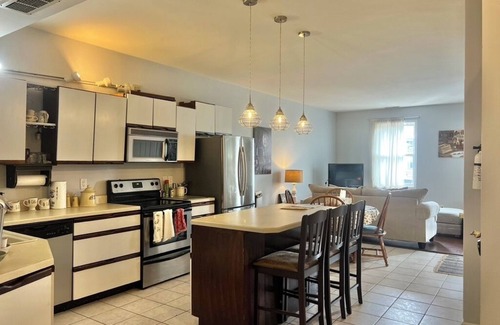 Bloomington Condo | Great Location! 1-bedroom condo in Downtown Bloomington