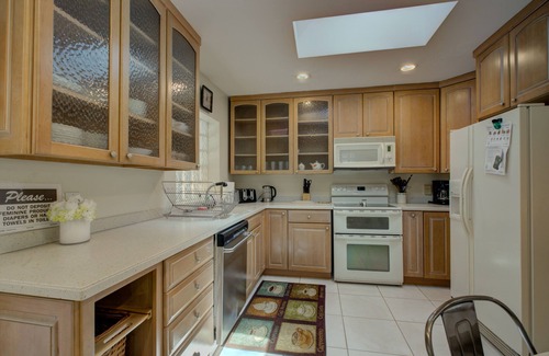 Long Meadow House | Great Location, 2 Bdrm, 2bath, Private backyard.