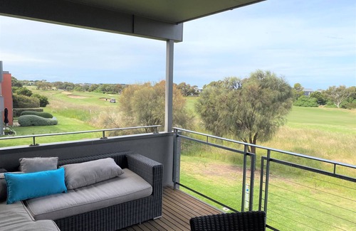 Torquay House | Great Location and views of the famous The Sands Golf Course- 5min walk to beach