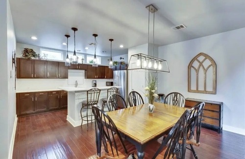 Dawson House | Great location-Beautiful Austin Home-in SoCo 4BR, 3.5BA