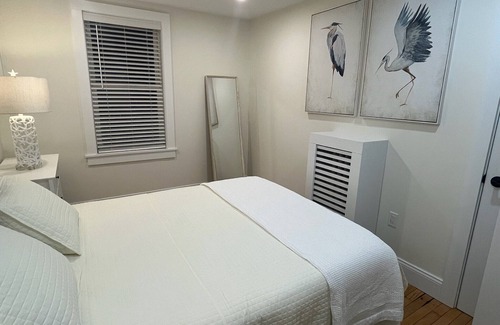 Newport Apartment | Great Location! Cozy 1-bedroom apartment Newport with WiFi, AC