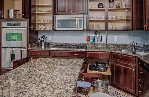 Lorton House | Great Location End unite luxury 3 level townhouse. 2 car Garage,