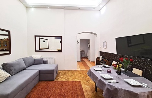 Erzsebetvaros Apartment | GREAT LOCATION Fireplace Holidays: city center, spacious, groups/family friendly