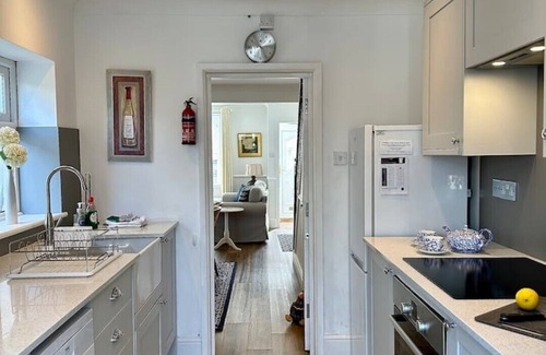 Poole Cottage | Great Location - Fisherman's Cottage near quayside