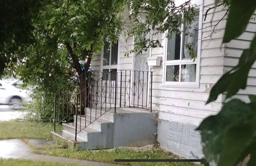 Transcona House | Great Location in Transcona for easy access of amenities