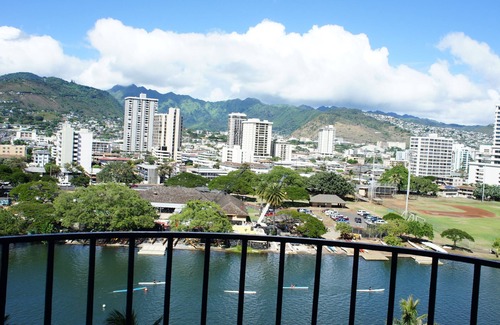 McCully - Moiliili Condo | Great Location in Waikiki! Views of mountains, city, and ocean!